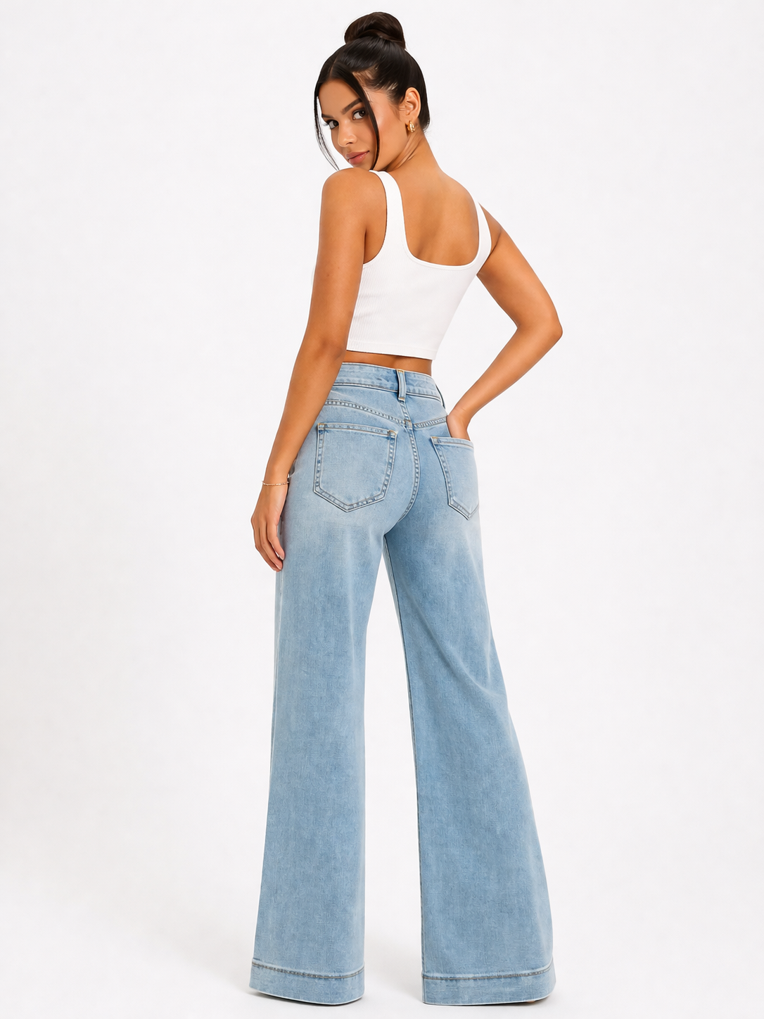 Jeans acampanados de tiro alto con perlas