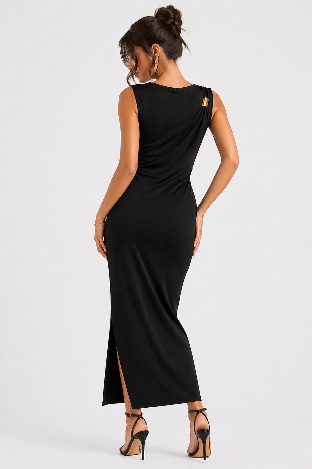 Vestido ajustado con volantes