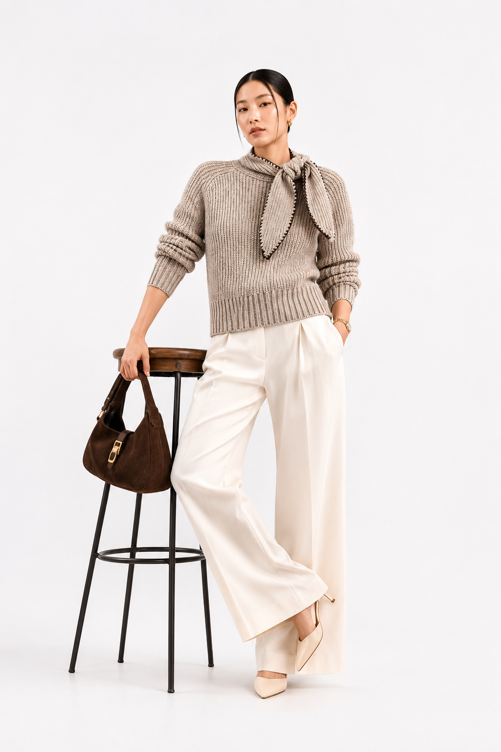 Knitted jumper with bow