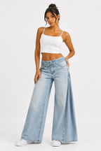 Jeans con pliegues laterales