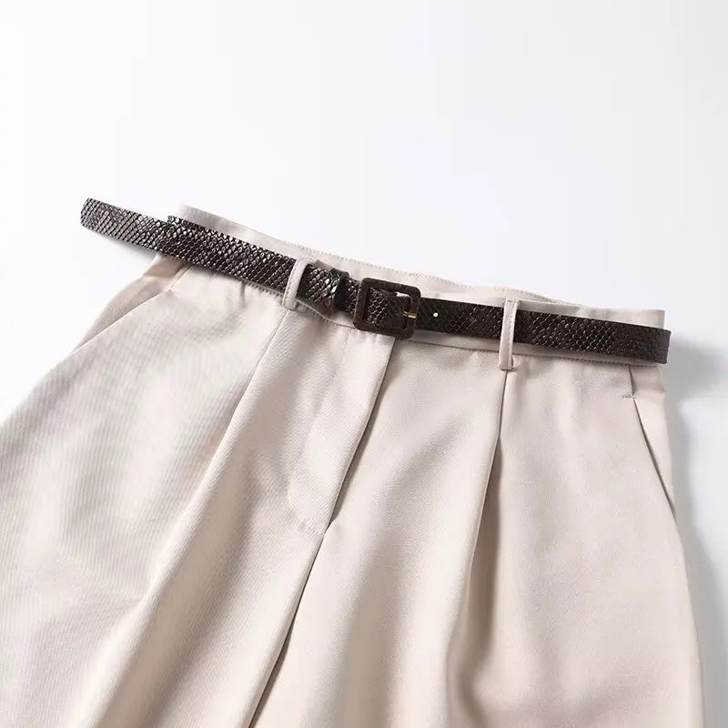 Shorts de tiro alto con pliegues y cinturón