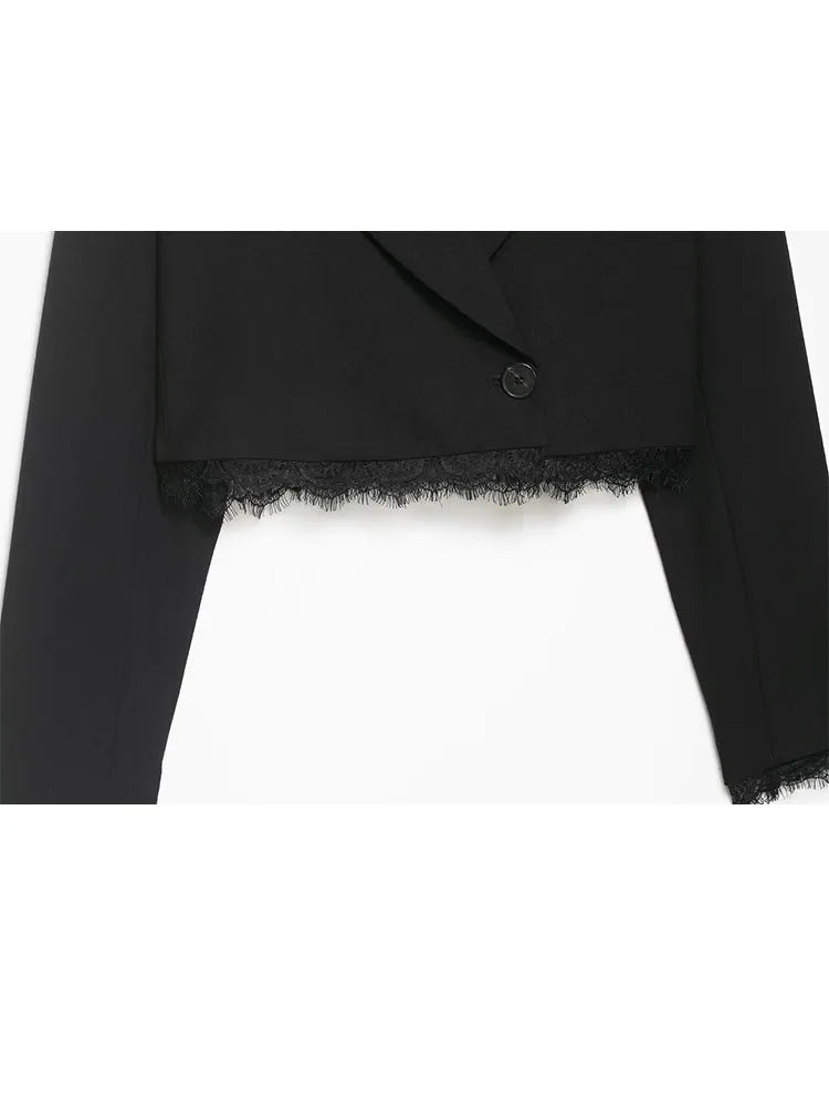Conjunto con detalles de encaje