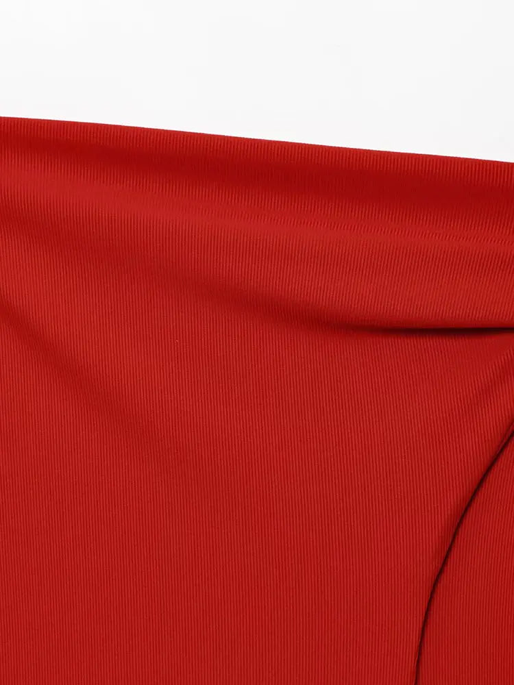 Top corto asimétrico fuera del hombro