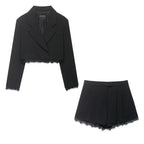Conjunto con detalles de encaje