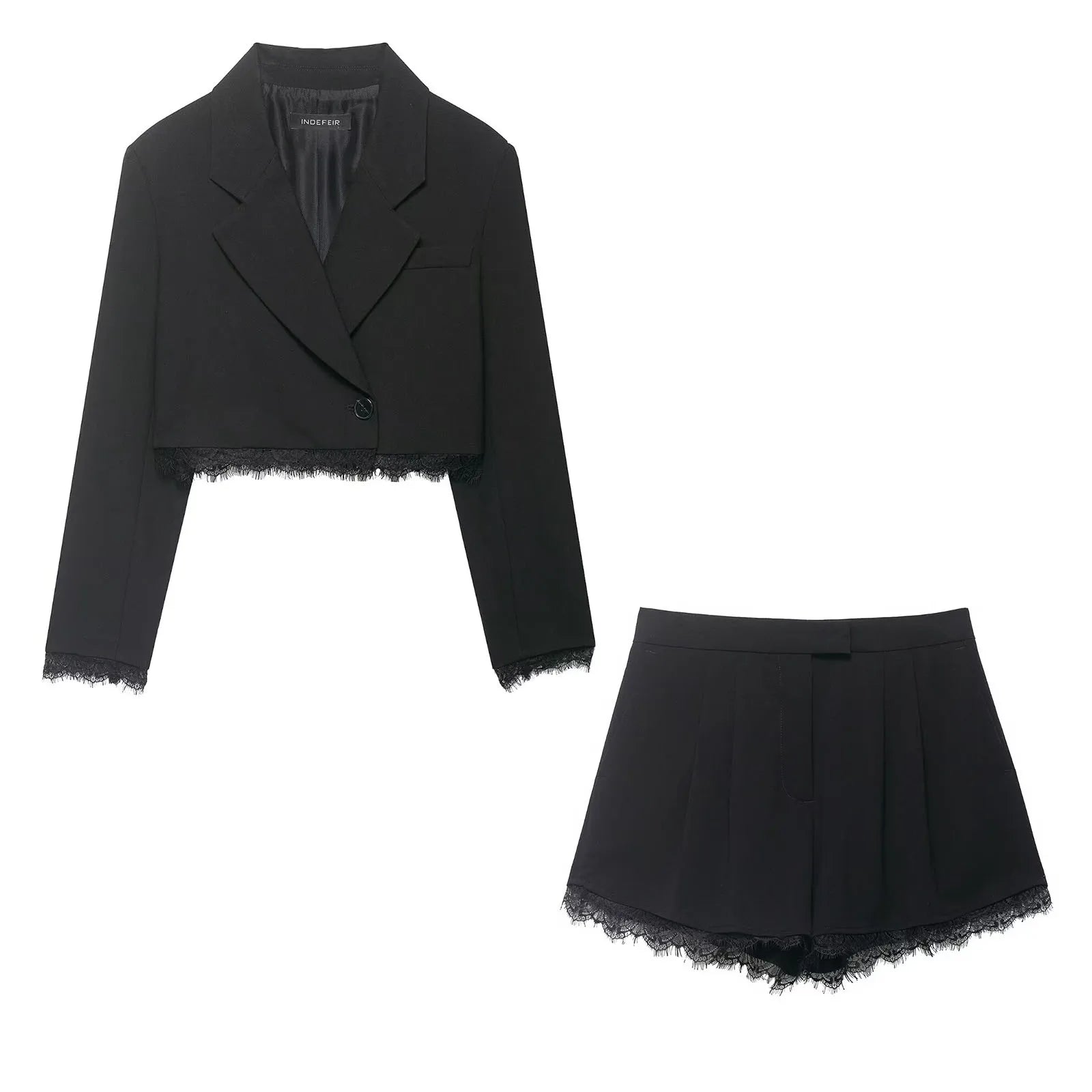 Conjunto con detalles de encaje