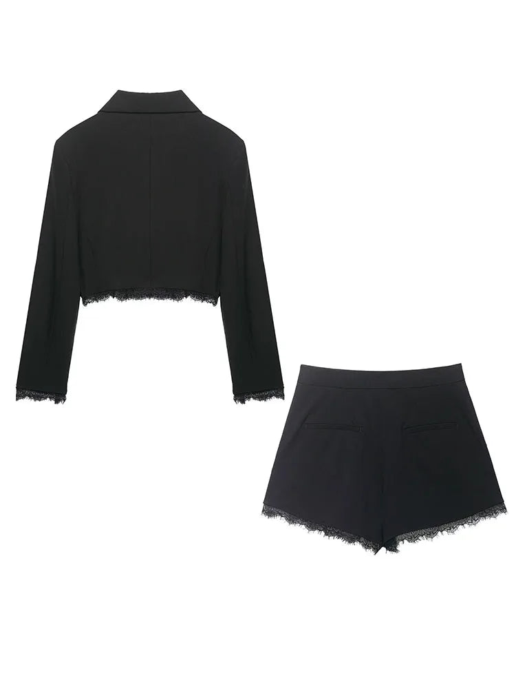Conjunto con detalles de encaje