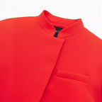 Chaqueta corta elegante de cuello alto