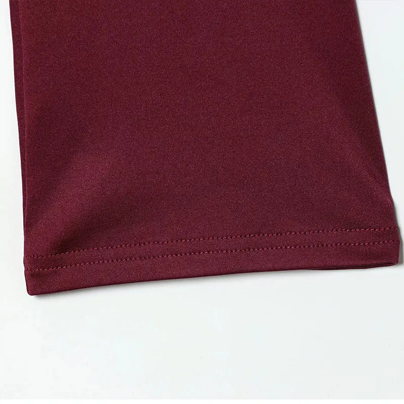 Camiseta de estilo con pliegues de pecho