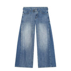 Jeans con pliegues laterales