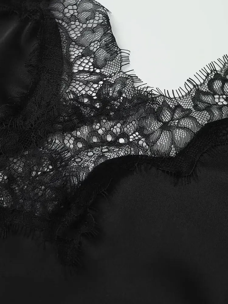 Top sin mangas adornados con encaje